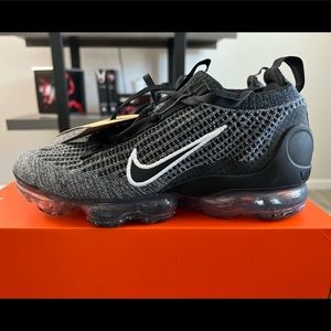 Nike air vapormax flynit “oreo” size 7.5 mens/ 9womens